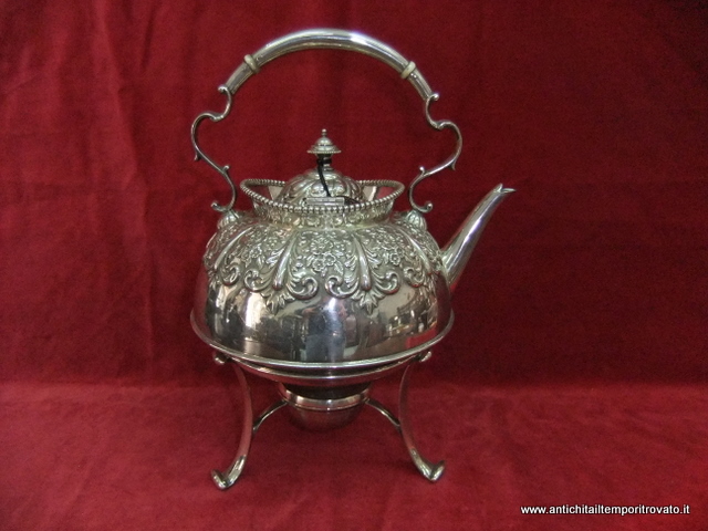 Samovar in sheffield inglese sbalzato con interrompi calore in osso. L