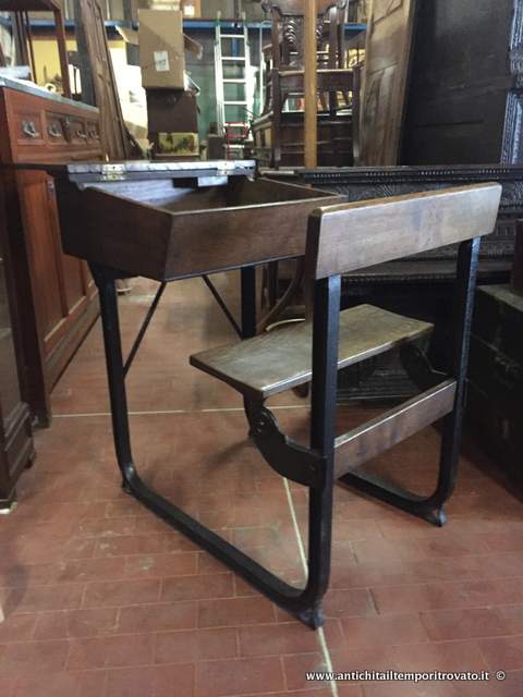 Antichità il tempo ritrovato - Antiquariato e restauro - Mobili antichi-Mobili  vari-Antico banchetto da scuola rovere e ferro Antico banco da scuola per  bambini