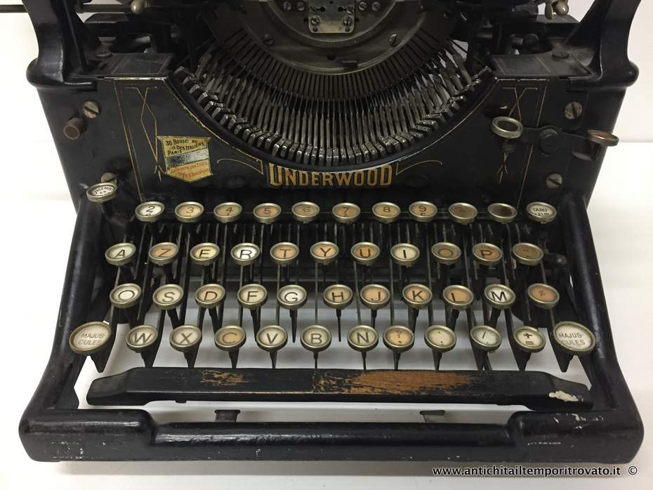 Underwood Antica Macchina Da Scrivere Art Deco 1920 METALLO NERO DECORATA  EPOCA