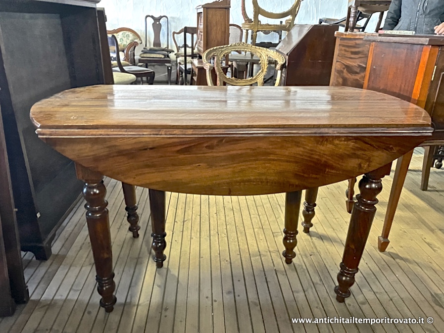 Tavolo a bandelle ovale dell'800 in massello di noce allungabile restaurato - Antico tavolo francese ovale con 6 gambe tornite estensibile sino a m.1,80