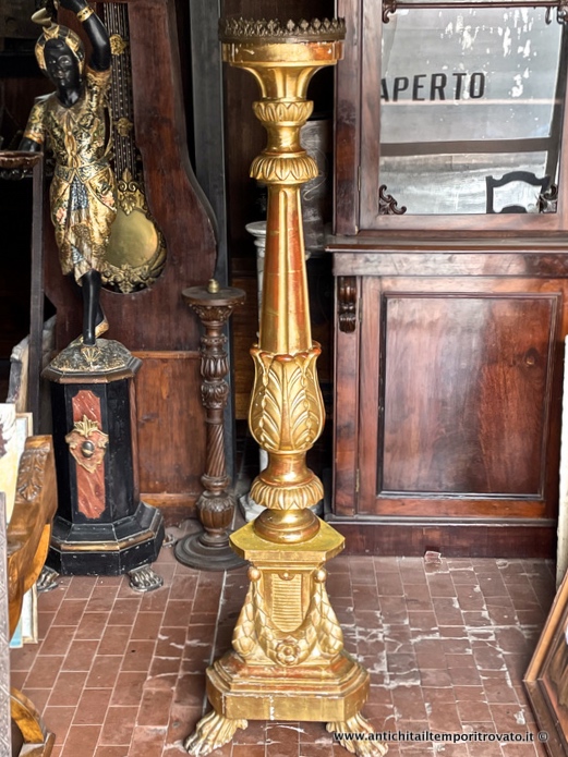 Oggettistica d'epoca → Arte sacra → Antico e grande torciere in legno intagliato e dorato foglia oro Imponente candeliere: primi 800 in legno scolpito e dorato con piedi zoomorfi
Antico e imponente candeliere italiano (h. cm.157) realizzato in legno scolpito e dorato in foglia oro, con la possibilità di poter essere usato come lampada da terra. Base triangolare con ghirlanda …
... continua ...
Immagine:immagini/catalogo/7000/7474.jpg
