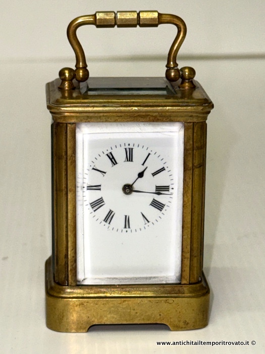 Oggettistica d'epoca → Orologi e portaorologi → Antico Officielle solo tempo di piccole dimensioni: francese, fine 800 Piccolo orologio francese fine 800 da carrozza o da viaggio
Antico e delizioso orologio da carrozza di piccole dimensioni (cm.5x4,5 cm.7) con maniglia alta 2 cm, realizzato in Francia nella fine dell'800. Noto anche come orologio da viaggio: in ottone, si …
... continua ...
Immagine:immagini/catalogo/7000/7643.jpg