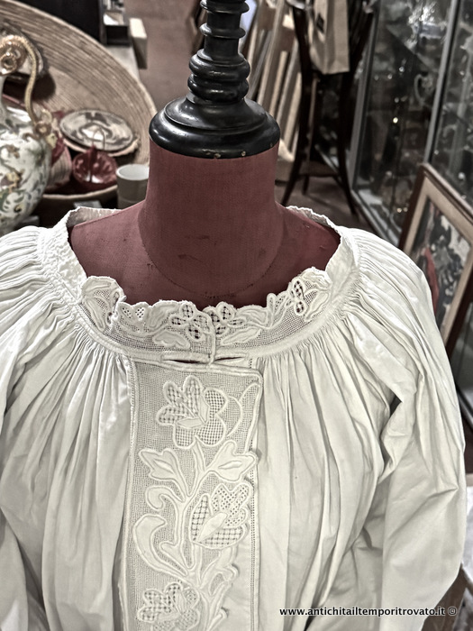 Sardegna antica → Costumi, ricami, tappeti sardi → Antica camicia ricamata a mano del costume sardo di Cabras Antica camicia degli anni 30 del costume sardo di Cabras in cotone ricamato a mano
Antica e splendida camicia del costume sardo di Cabras, realizzata intorno agli anni 30 in cotone ricamato a mano nel 1930. Si presenta in ottimo stato di …
... continua ...
Immagine:immagini/catalogo/7000/7726.jpg